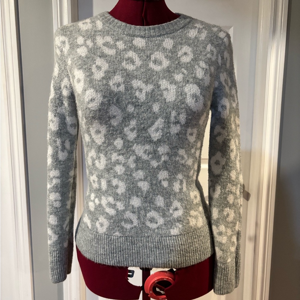 Old Navy Gray Animal Print Sweater